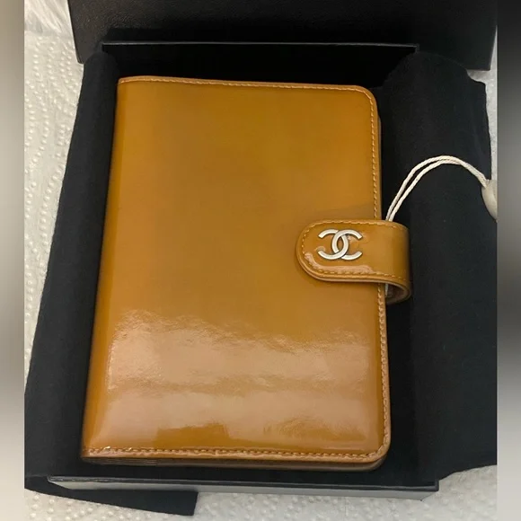 Chanel Agenda case/cover Patent Vernis leatherComplete Inclusion